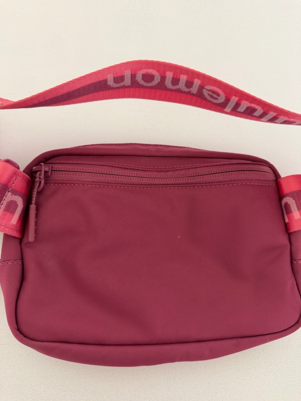 LuLuLemon Color Washed Mauve Sakura Pink White Everywhere Belt Bag 1L EUC - Picture 4 of 9